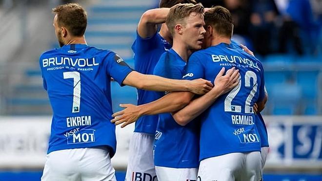 通过对比 通过对比